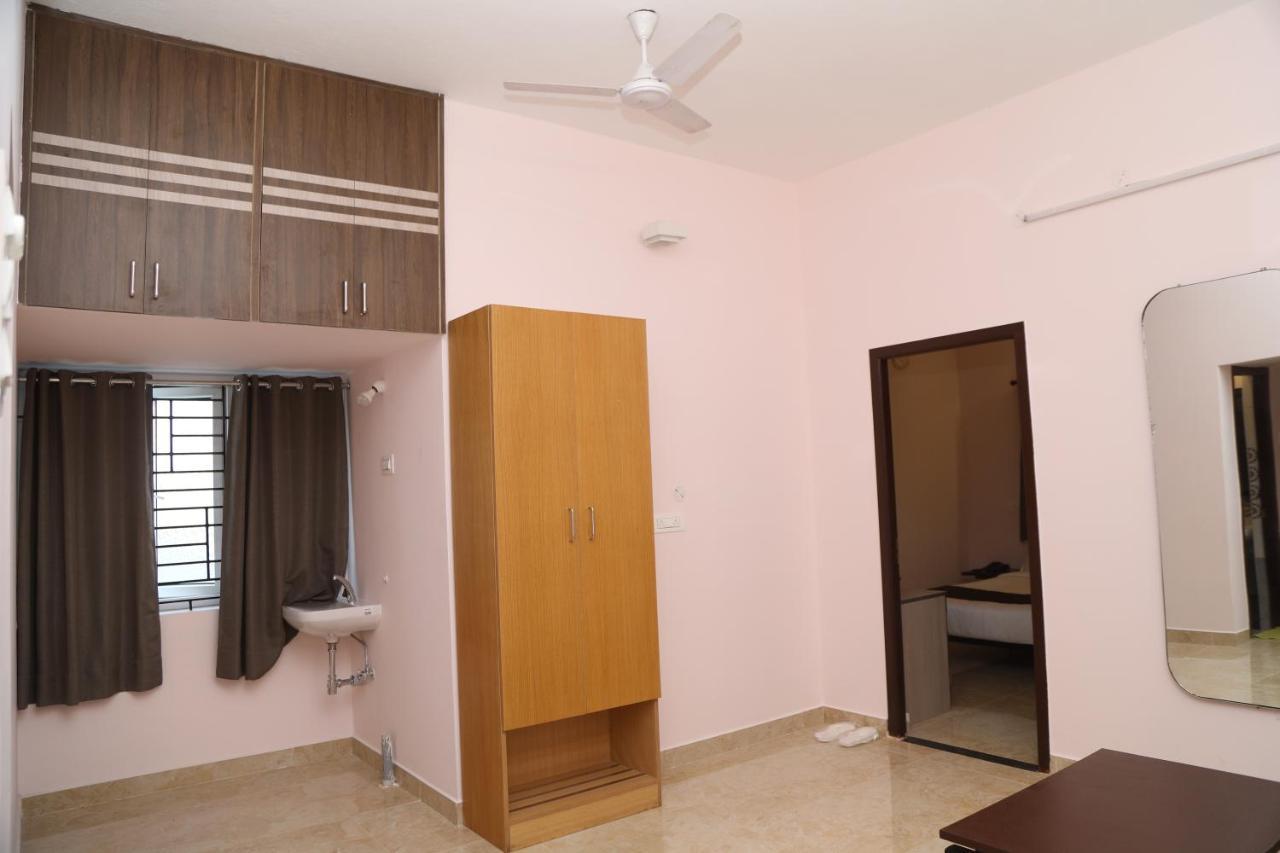 Hotel Rk - Temple Stay Thanjavur Esterno foto